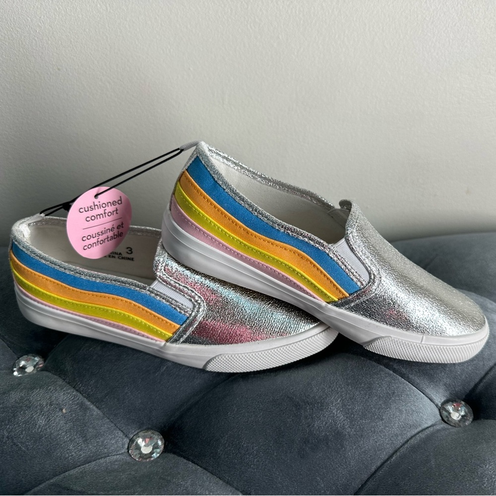 Chaussure pour filles argentées avec des couleurs de la marque Bella&